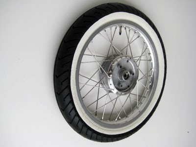 Komplettrad 1,5 x 16 Zoll Alu/Edelstahl Mitas Weißwand hinten